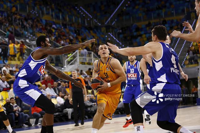 迪洛伦佐：赛后会和孔蒂复盘比赛；欧冠还有两轮还有机会晋级（迪洛伦佐：赛后与孔蒂复盘；欧冠还剩两场仍有出线希望）