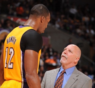 曼联接洽英超中场跑不死，或替代巴莱巴成目标！切尔西已直接问价（曼联接触英超铁肺型中场，或改以其取代巴莱巴为引援目标；切尔西已直接询价）