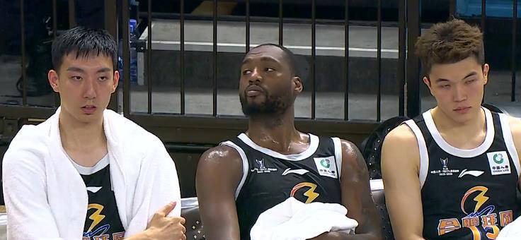 曼联拉什福德末段绝杀狼队（拉什福德压哨绝杀，曼联险胜狼队）