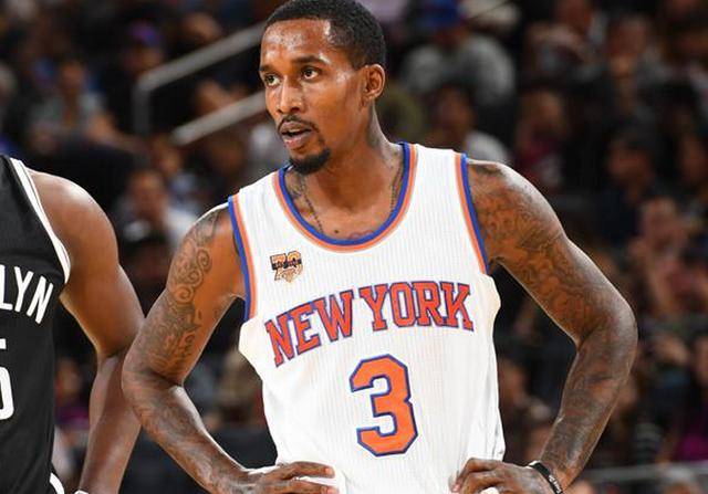 巴塞罗那迎战特内里费：女子足球联赛的巅峰对决（女足联赛焦点之战：巴塞罗那对决特内里费）