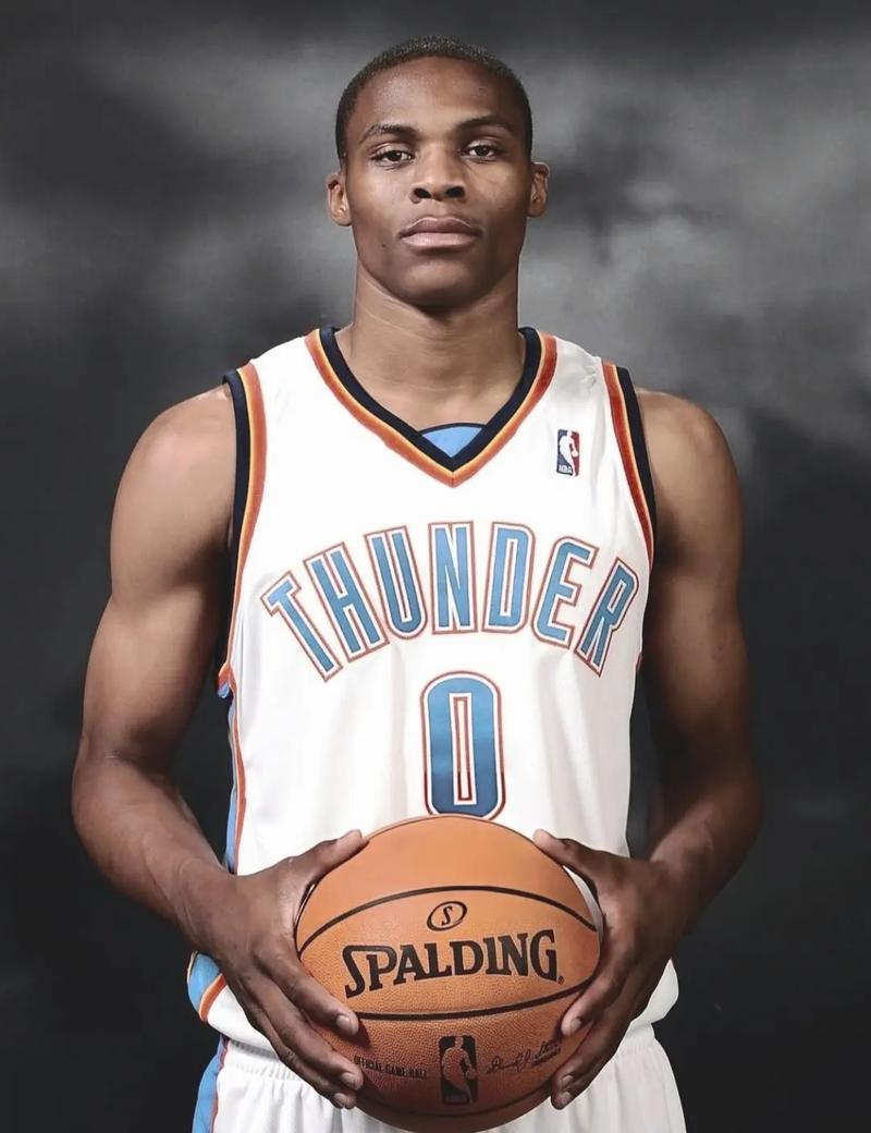 北青：邵佳一善学谦逊沟通强；有球员表态愿意主动争取归队（北青：邵佳一好学谦逊、沟通力强；部分球员愿主动争取回归）