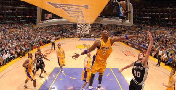 保罗被裁掉后，19年资深快船球迷愤怒脱粉，格里芬点赞（保罗遭裁引爆不满：追随快船19年的老粉怒脱粉，格里芬点赞）